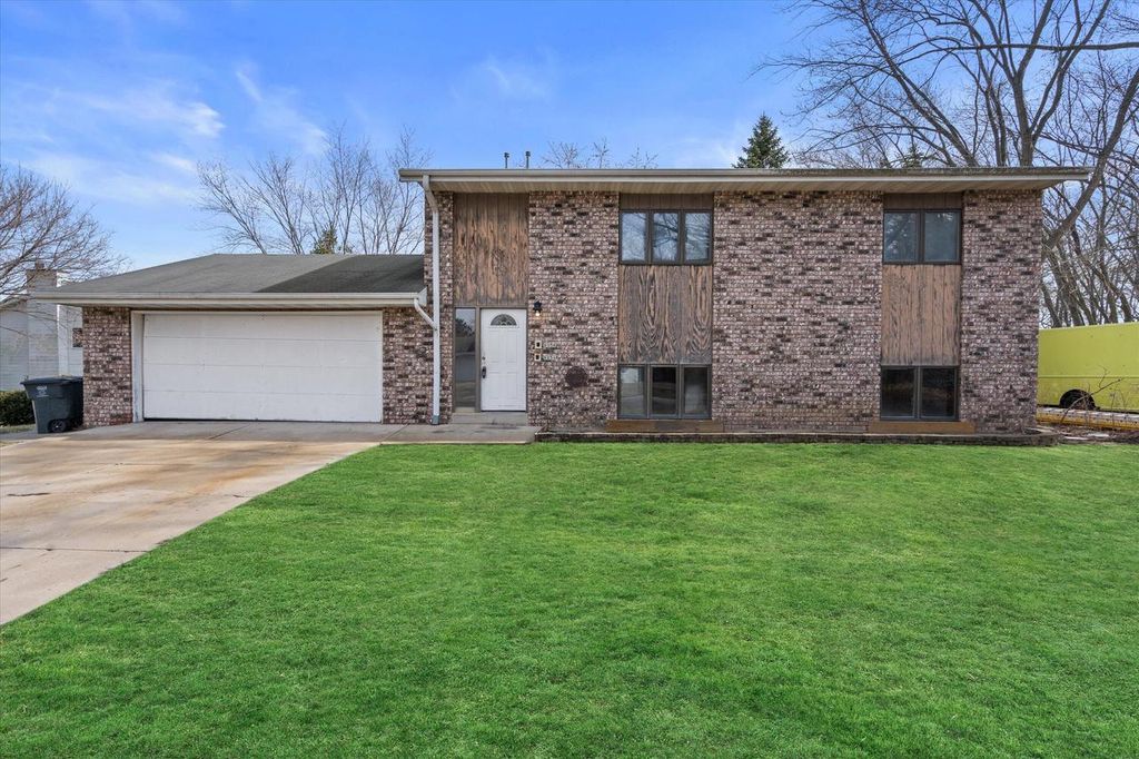 6154 S 42nd STREET, Greenfield, WI 53221