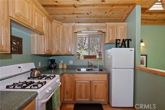 33653 Green Valley Lane, Green Valley Lake, CA 92341