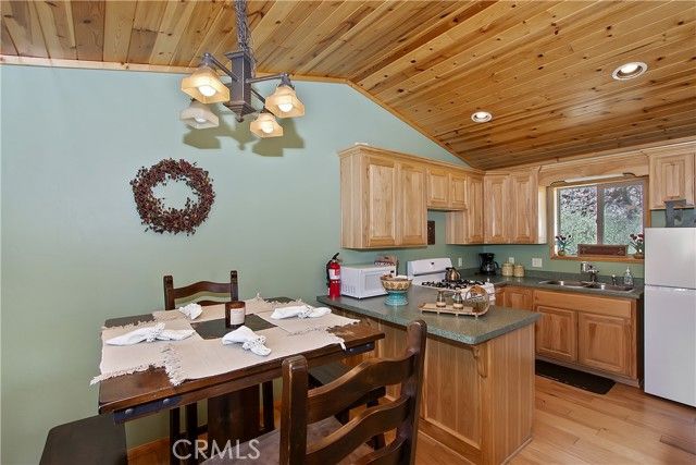 33653 Green Valley Lane, Green Valley Lake, CA 92341