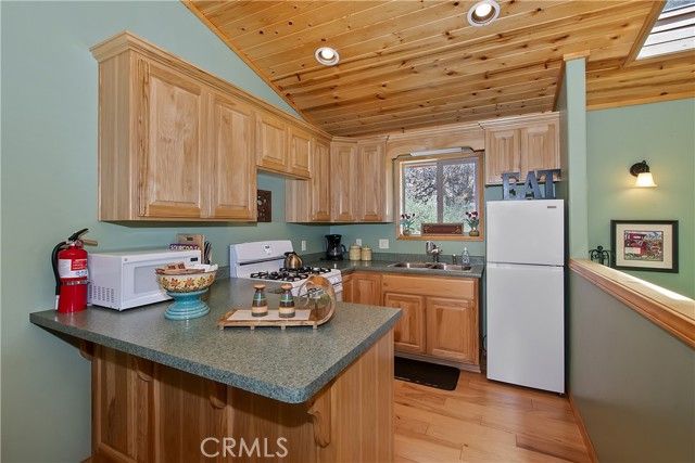 33653 Green Valley Lane, Green Valley Lake, CA 92341