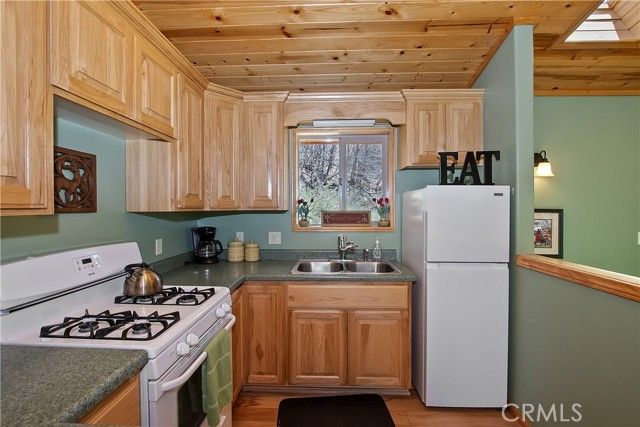 33653 Green Valley Lane, Green Valley Lake, CA 92341