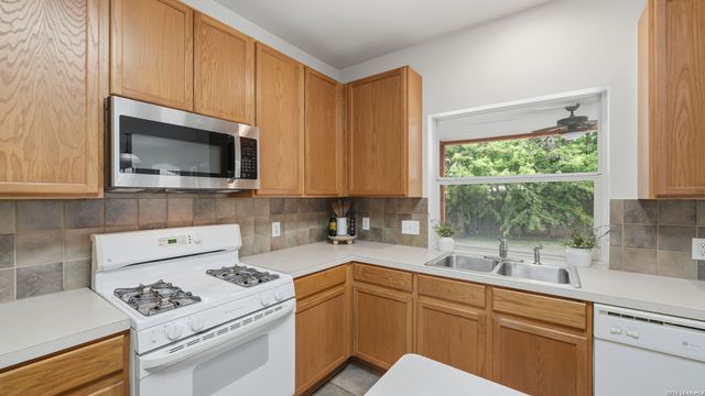 4740 Iron Ridge Pass, Schertz, TX 78154