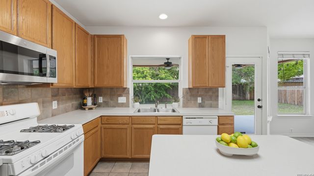 4740 Iron Ridge Pass, Schertz, TX 78154