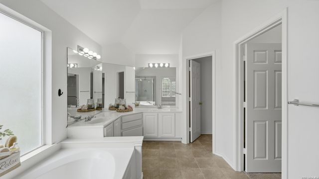 4740 Iron Ridge Pass, Schertz, TX 78154
