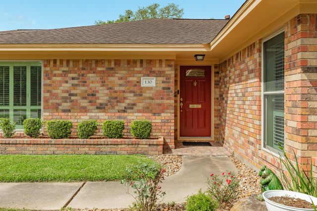 130 Nasturtium Street, Lake Jackson, TX 77566
