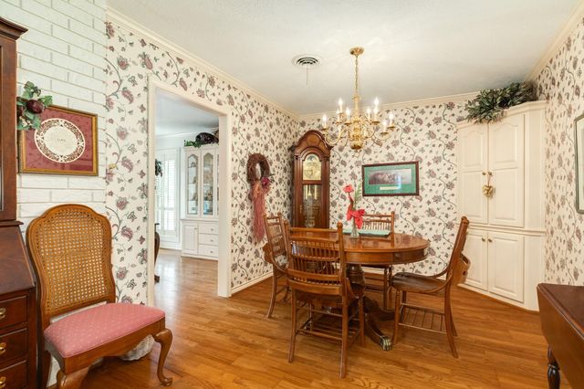 130 Nasturtium Street, Lake Jackson, TX 77566