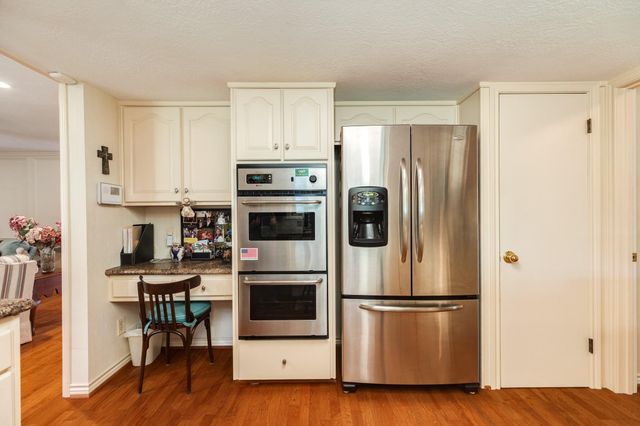 130 Nasturtium Street, Lake Jackson, TX 77566