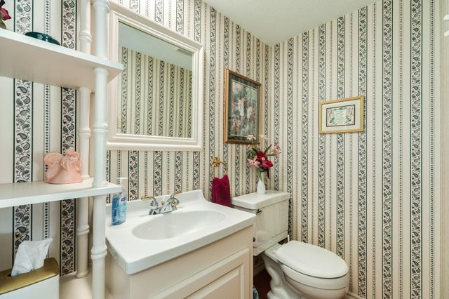130 Nasturtium Street, Lake Jackson, TX 77566