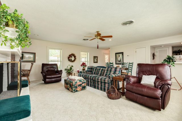 130 Nasturtium Street, Lake Jackson, TX 77566