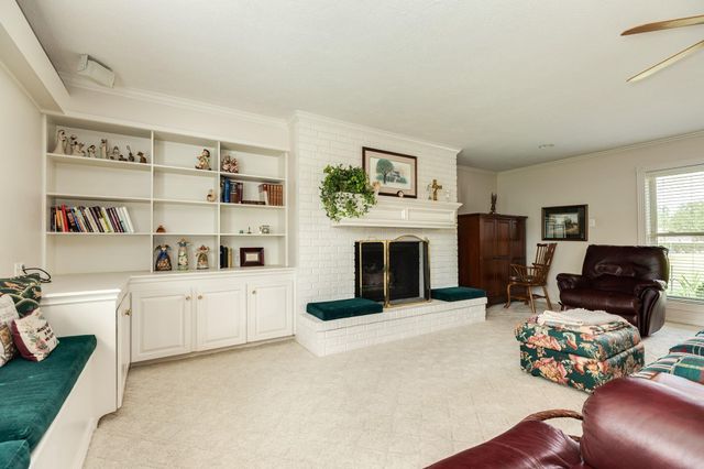 130 Nasturtium Street, Lake Jackson, TX 77566