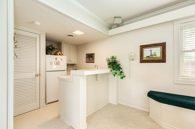130 Nasturtium Street, Lake Jackson, TX 77566