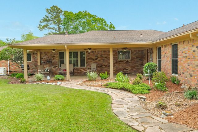 130 Nasturtium Street, Lake Jackson, TX 77566