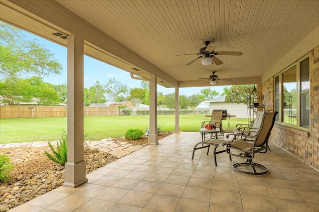 130 Nasturtium Street, Lake Jackson, TX 77566