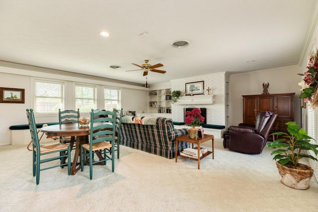 130 Nasturtium Street, Lake Jackson, TX 77566
