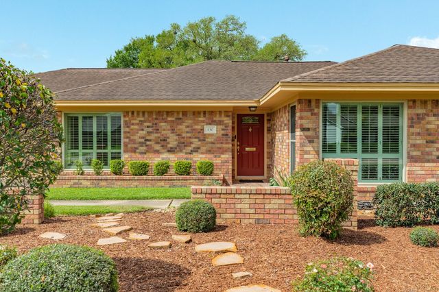 130 Nasturtium Street, Lake Jackson, TX 77566