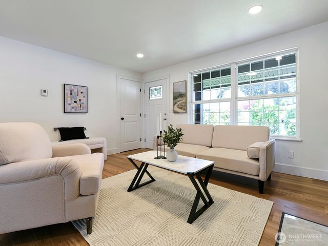 35023 18th Avenue SW, Federal Way, WA 98023