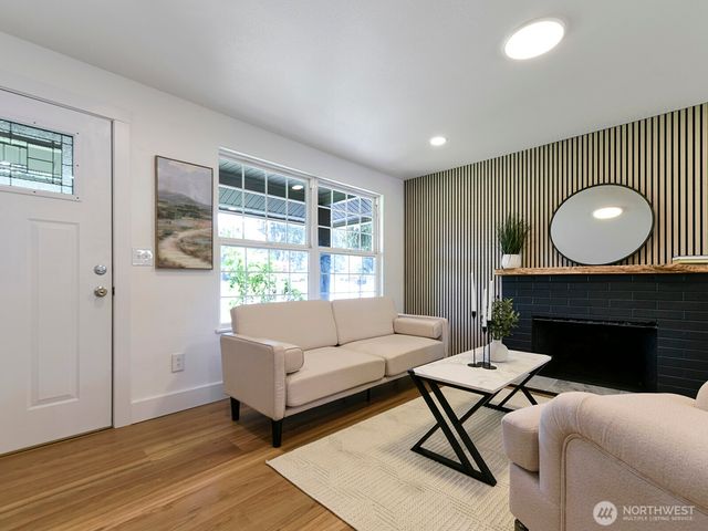 35023 18th Avenue SW, Federal Way, WA 98023