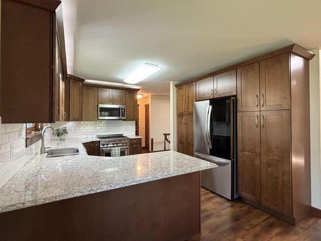910 Riverview Court, Marshall, WI 53559