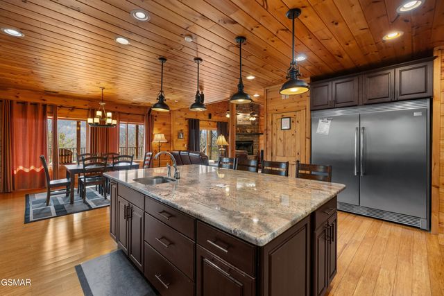 4320 Firefly View Way, Gatlinburg, TN 37738