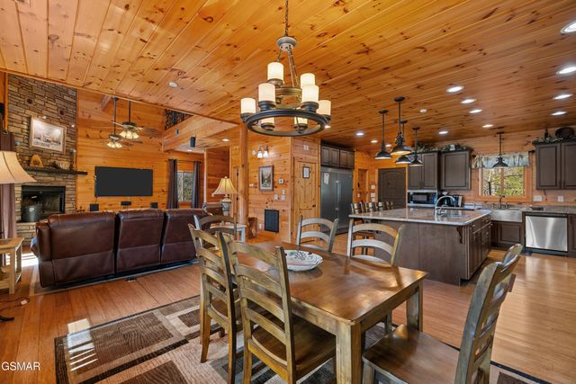 4320 Firefly View Way, Gatlinburg, TN 37738