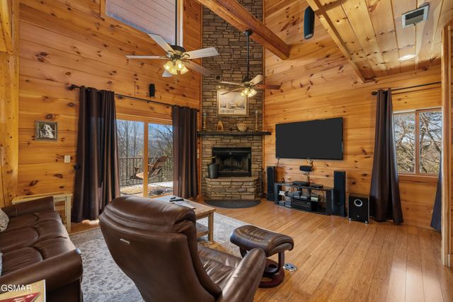 4320 Firefly View Way, Gatlinburg, TN 37738