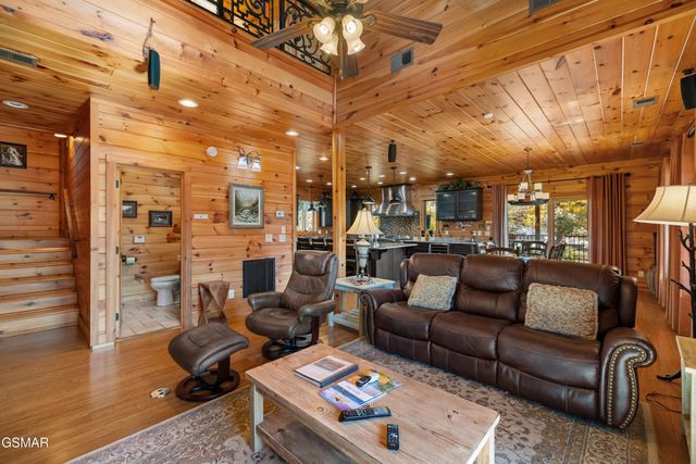 4320 Firefly View Way, Gatlinburg, TN 37738