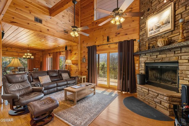 4320 Firefly View Way, Gatlinburg, TN 37738