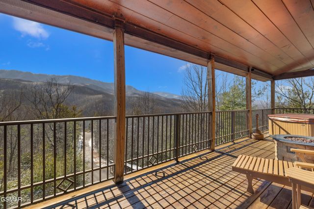 4320 Firefly View Way, Gatlinburg, TN 37738