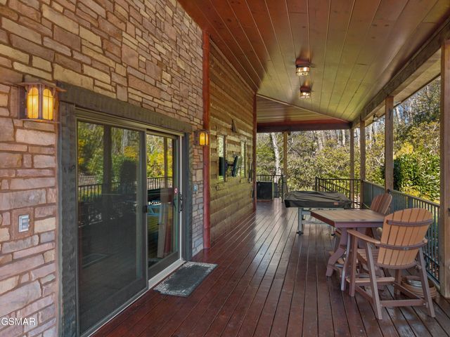 4320 Firefly View Way, Gatlinburg, TN 37738