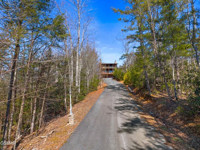 4320 Firefly View Way, Gatlinburg, TN 37738