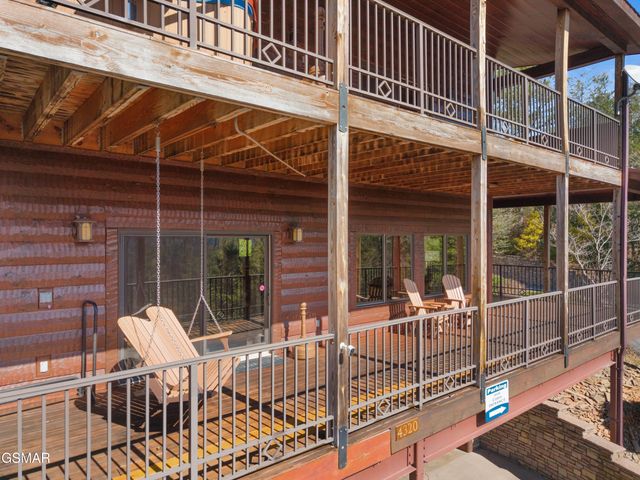 4320 Firefly View Way, Gatlinburg, TN 37738