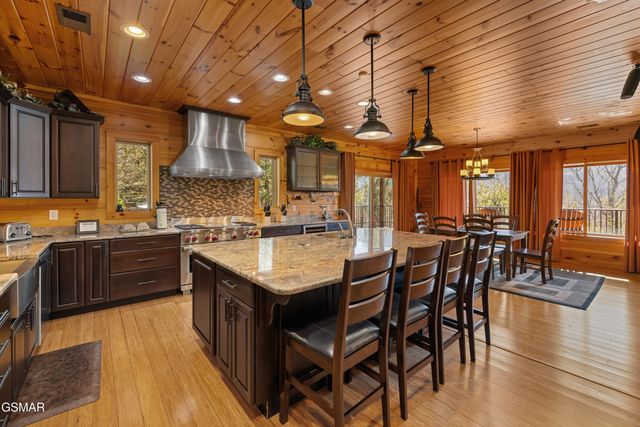 4320 Firefly View Way, Gatlinburg, TN 37738