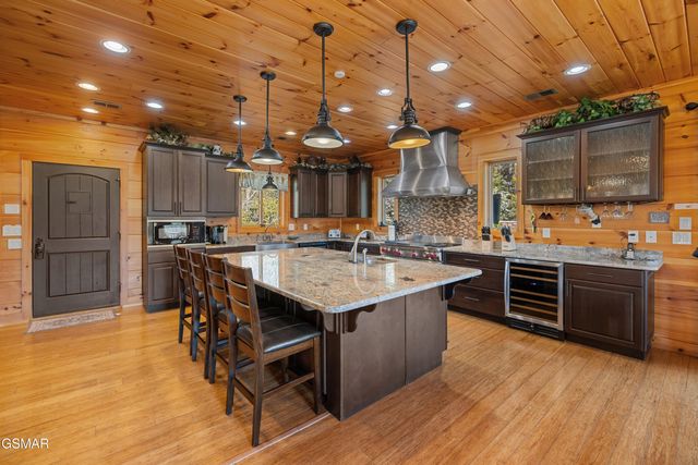 4320 Firefly View Way, Gatlinburg, TN 37738