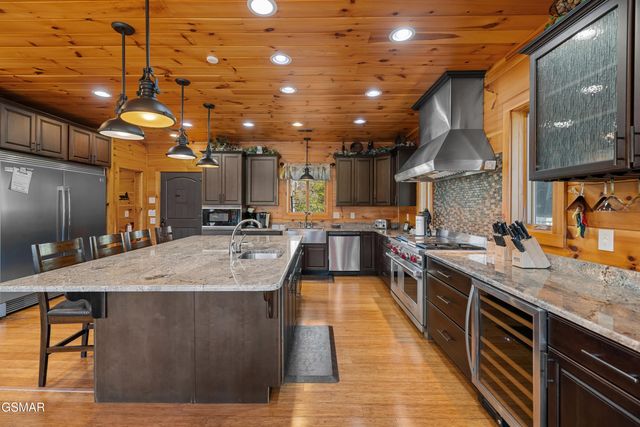 4320 Firefly View Way, Gatlinburg, TN 37738