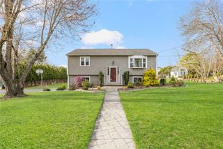 11 Nichole Lane, Coventry, RI 02816