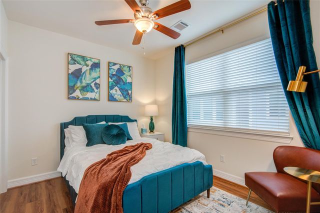 738 Link Road, Houston, TX 77009