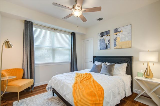 738 Link Road, Houston, TX 77009