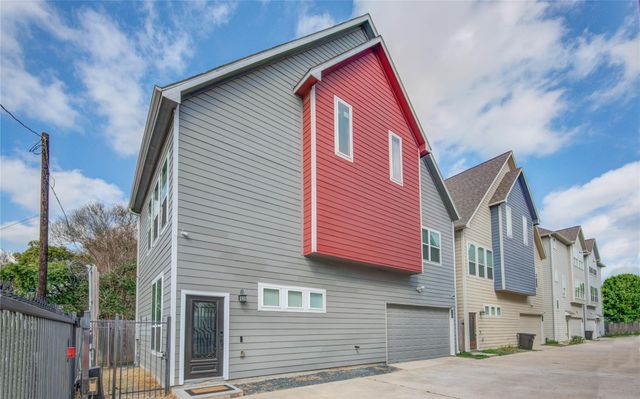 738 Link Road, Houston, TX 77009