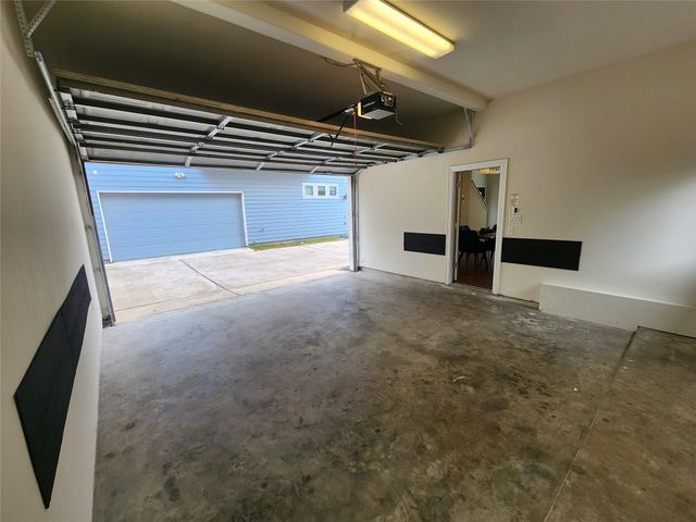 738 Link Road, Houston, TX 77009
