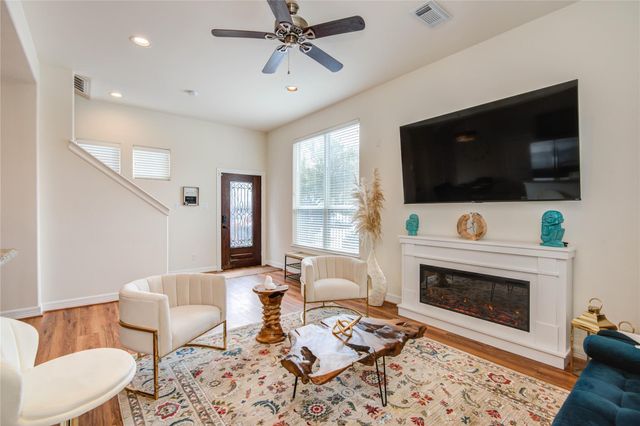 738 Link Road, Houston, TX 77009