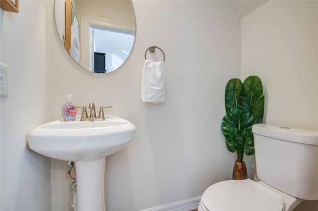 738 Link Road, Houston, TX 77009