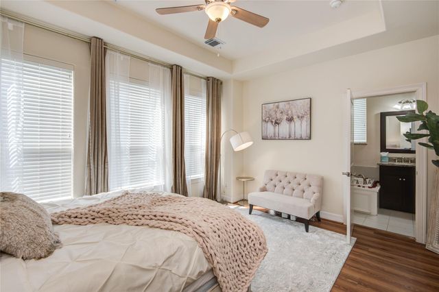738 Link Road, Houston, TX 77009