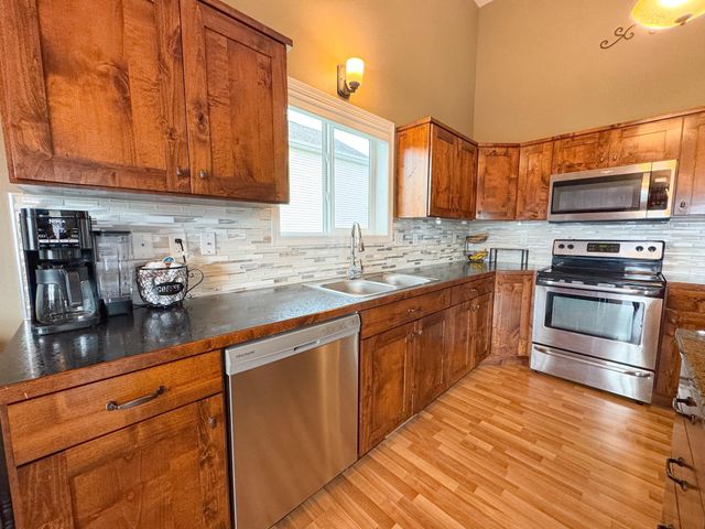 2613 56th Avenue S, Fargo, ND 58104