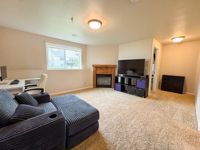 2613 56th Avenue S, Fargo, ND 58104