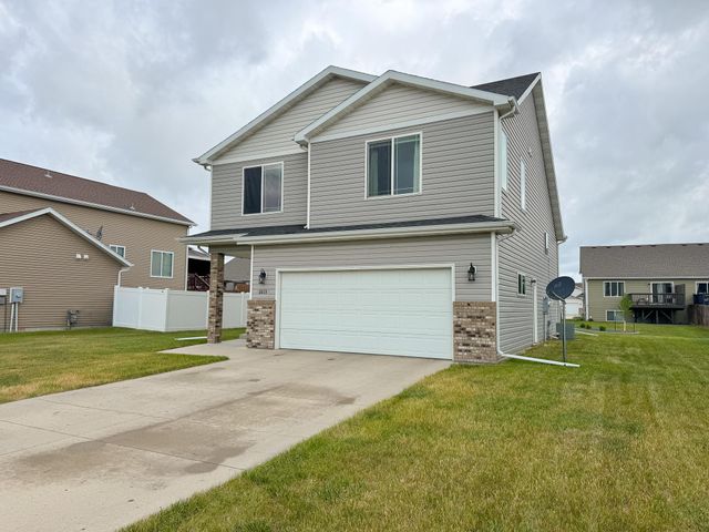 2613 56th Avenue S, Fargo, ND 58104