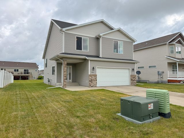 2613 56th Avenue S, Fargo, ND 58104