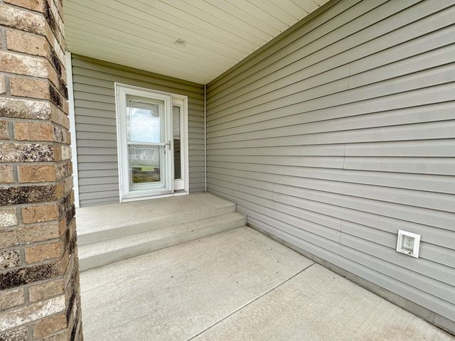 2613 56th Avenue S, Fargo, ND 58104
