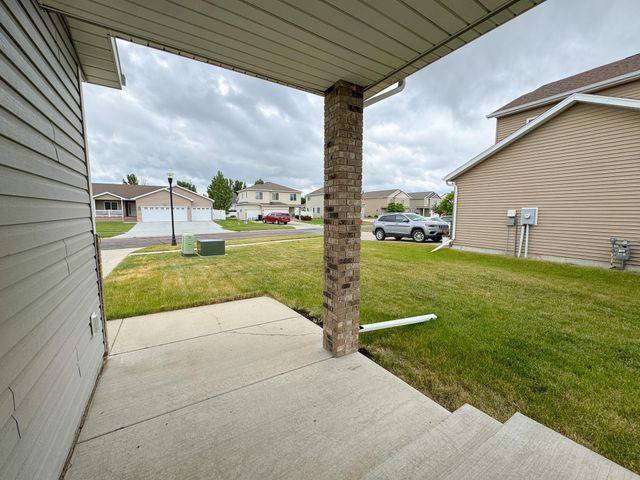 2613 56th Avenue S, Fargo, ND 58104