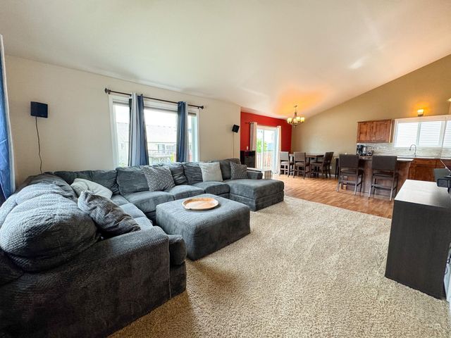 2613 56th Avenue S, Fargo, ND 58104