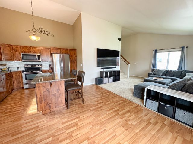2613 56th Avenue S, Fargo, ND 58104